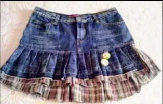 vaquera con volantes por detras es más larga