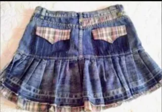 vaquera con volantes por detras es más larga