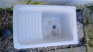 Pila de porcelana blanca