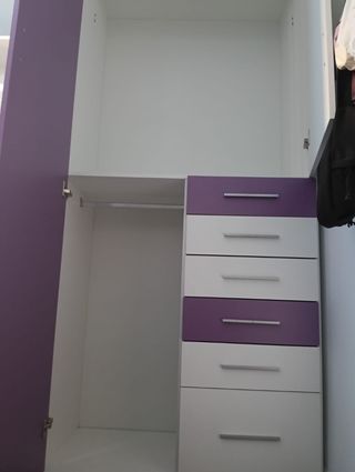 Armario modular blanco y morado