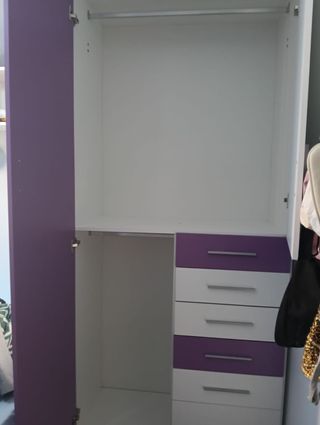 Armario modular blanco y morado