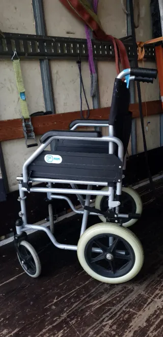 SILLAS DE RUEDAS MACIZA MARCA PRIM A200