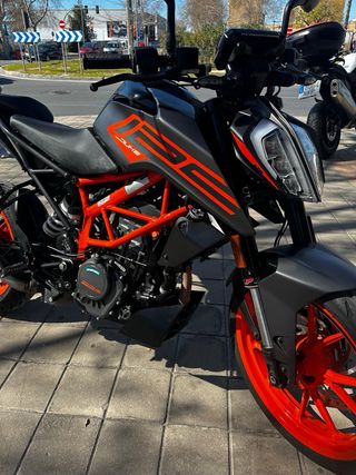 KTM Duke 125 2023 Negra/Naranja
