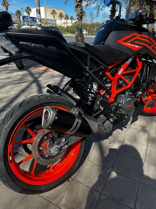 KTM Duke 125 2023 Negra/Naranja