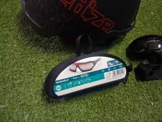 Casco y gafas de esquí