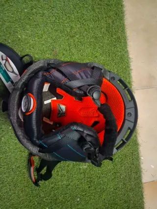 Casco y gafas de esquí