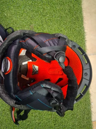 Casco y gafas de esquí