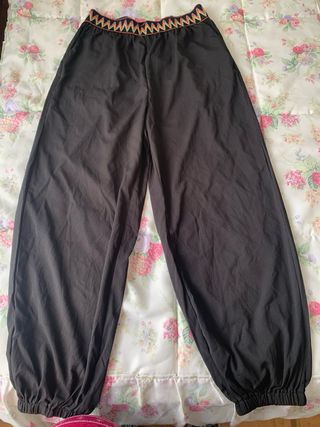 Pantalón abombachado negro talla L