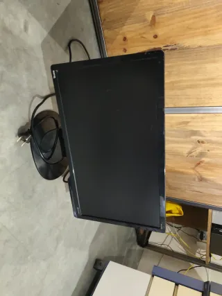 4 Monitores (Se pueden comprar por separado)