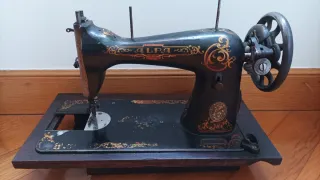 Máquina de coser ALFA antigua