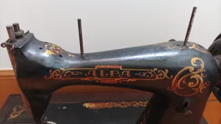 Máquina de coser ALFA antigua