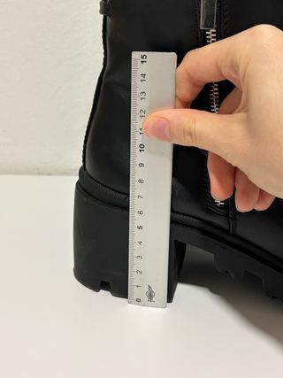 Botas negras con cremallera y tacón talla 41