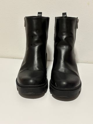 Botas negras con cremallera y tacón talla 41