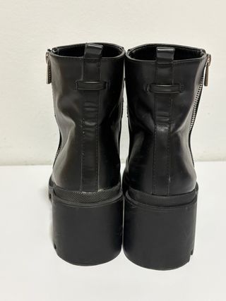 Botas negras con cremallera y tacón talla 41