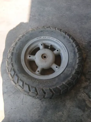 Llanta Pirelli 130/90-10 61J para Aprilia Rally 50