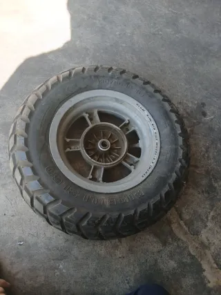 Llanta Pirelli 130/90-10 61J para Aprilia Rally 50