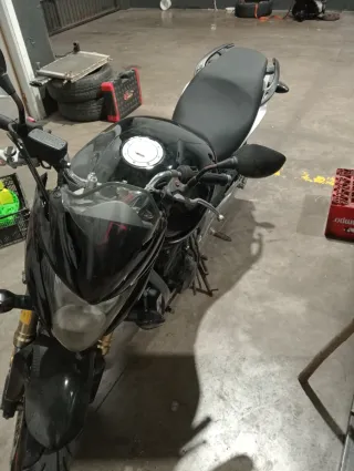 Honda CB600F Hornet Negra y Plata