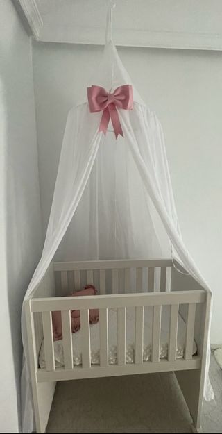 Cuna blanca con colchón incluido No incluye dosel