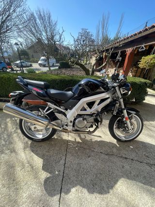 Suzuki SV 650 Negra