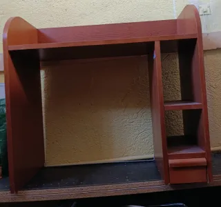 Escritorio pequeño de madera