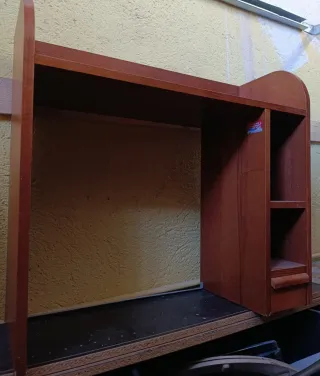 Escritorio pequeño de madera