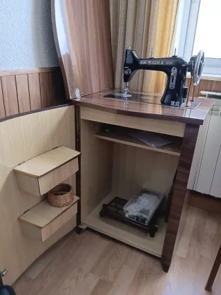 Máquina de coser Sigma antigua.
