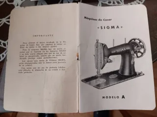 Máquina de coser Sigma antigua.