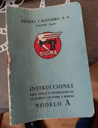 Máquina de coser Sigma antigua.