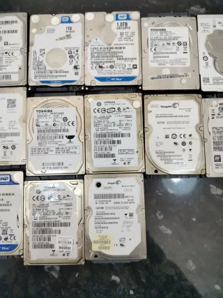 Lote 16 Discos Duros HDD 2.5 SATA en RIESGO 10TB