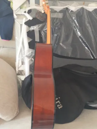 Guitarra Admira Clásica + Funda y Cuerdas