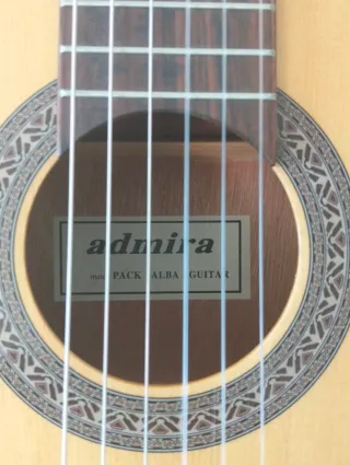 Guitarra Admira Clásica + Funda y Cuerdas