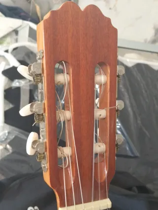 Guitarra Admira Clásica + Funda y Cuerdas