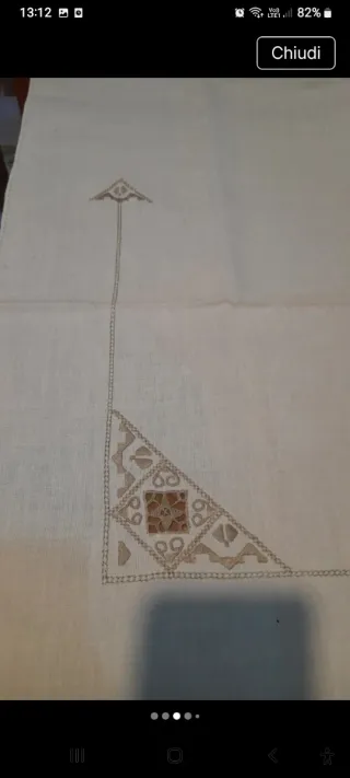 Tovaglia e tovaglioli in lino ricamato