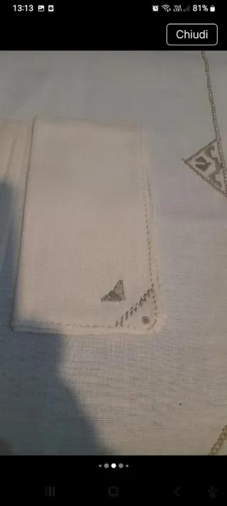 Tovaglia e tovaglioli in lino ricamato