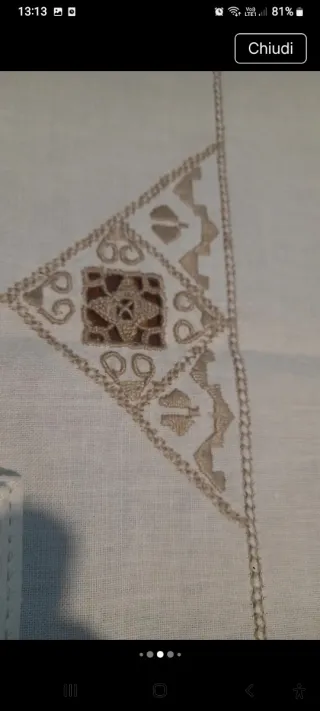 Tovaglia e tovaglioli in lino ricamato