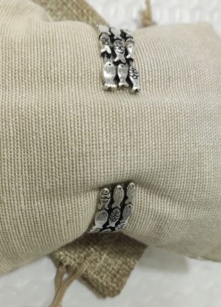 Pulsera de plata con diseño de peces