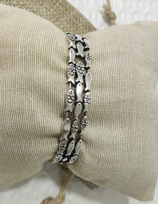 Pulsera de plata con diseño de peces