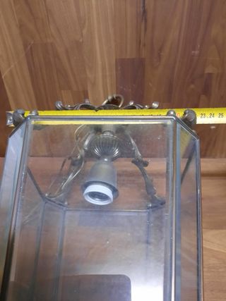 Lampada antica in metallo e vetro