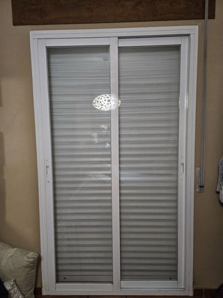Ventana corrediza aluminio 1,25x2,12m