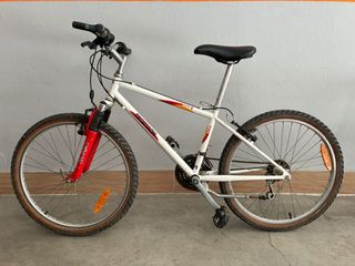 Bicicleta Decathlon Blanca para niños