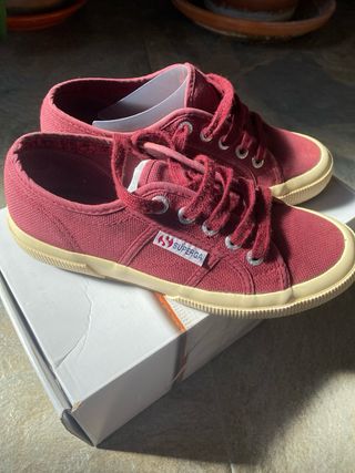 Zapatillas Superga color Burdeos T.35