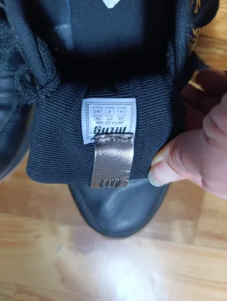 Zapatillas Mustang Negras y Plateadas