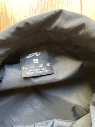 Chaqueta Nike SB Negra