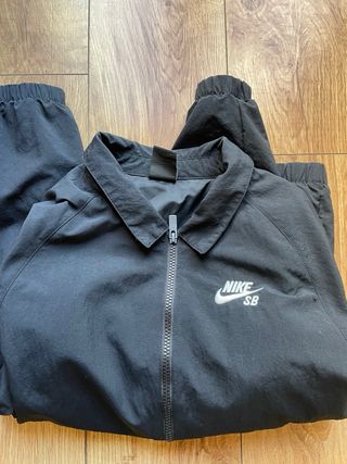 Chaqueta Nike SB Negra