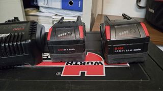 Smerigliatrice Wurth con 2 batterie e caricatore