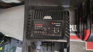 Smerigliatrice Wurth con 2 batterie e caricatore