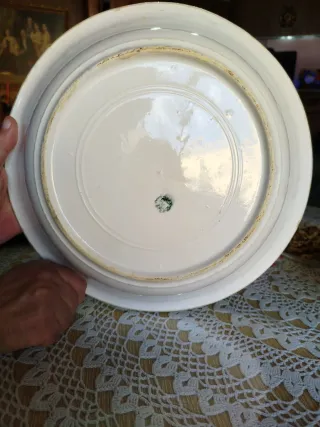 Fuente de loza muy antigua. Tiene mucha capacidad