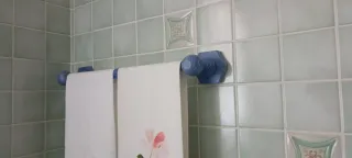 Mobile bagno blu con piano in marmo