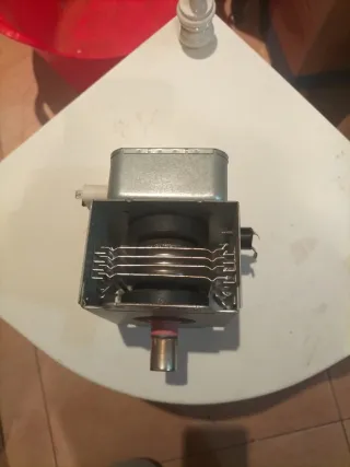 Magnetrón para microondas