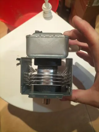 Magnetrón para microondas
